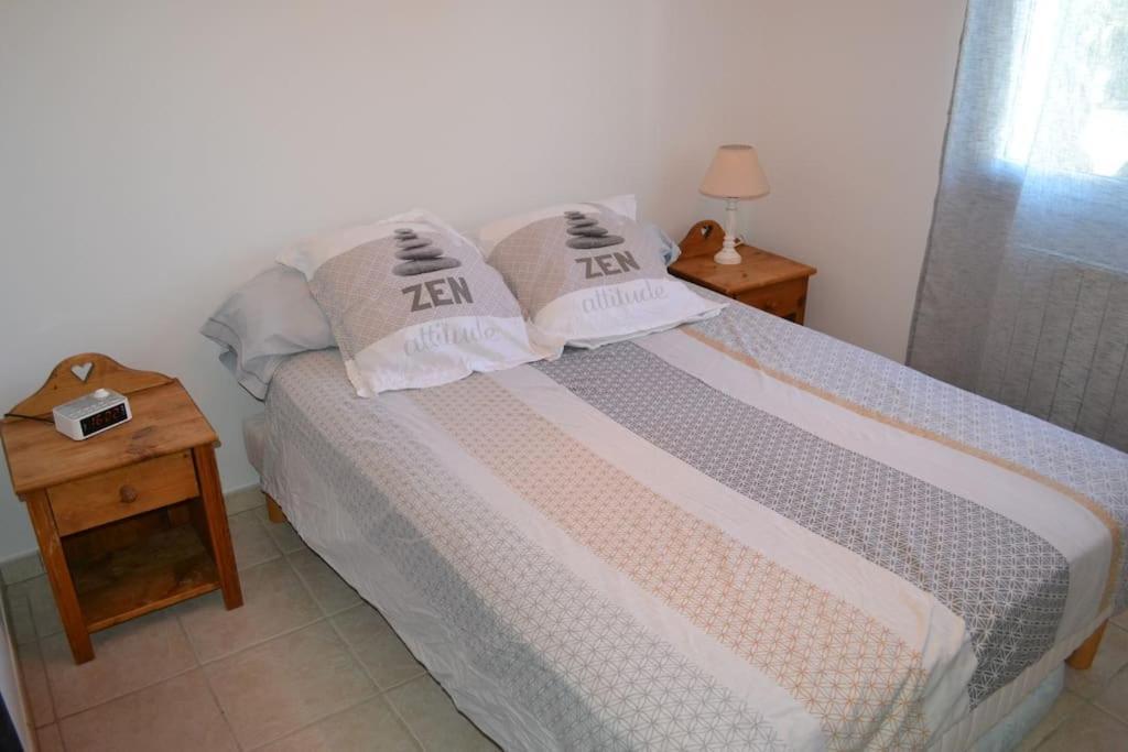 Joli Appartement Au Calme Entre Nimes Et Avignon Meynes Ngoại thất bức ảnh