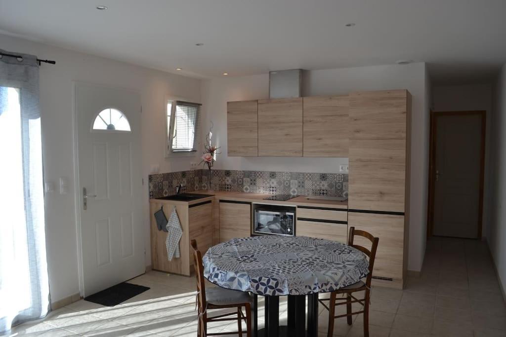 Joli Appartement Au Calme Entre Nimes Et Avignon Meynes Ngoại thất bức ảnh
