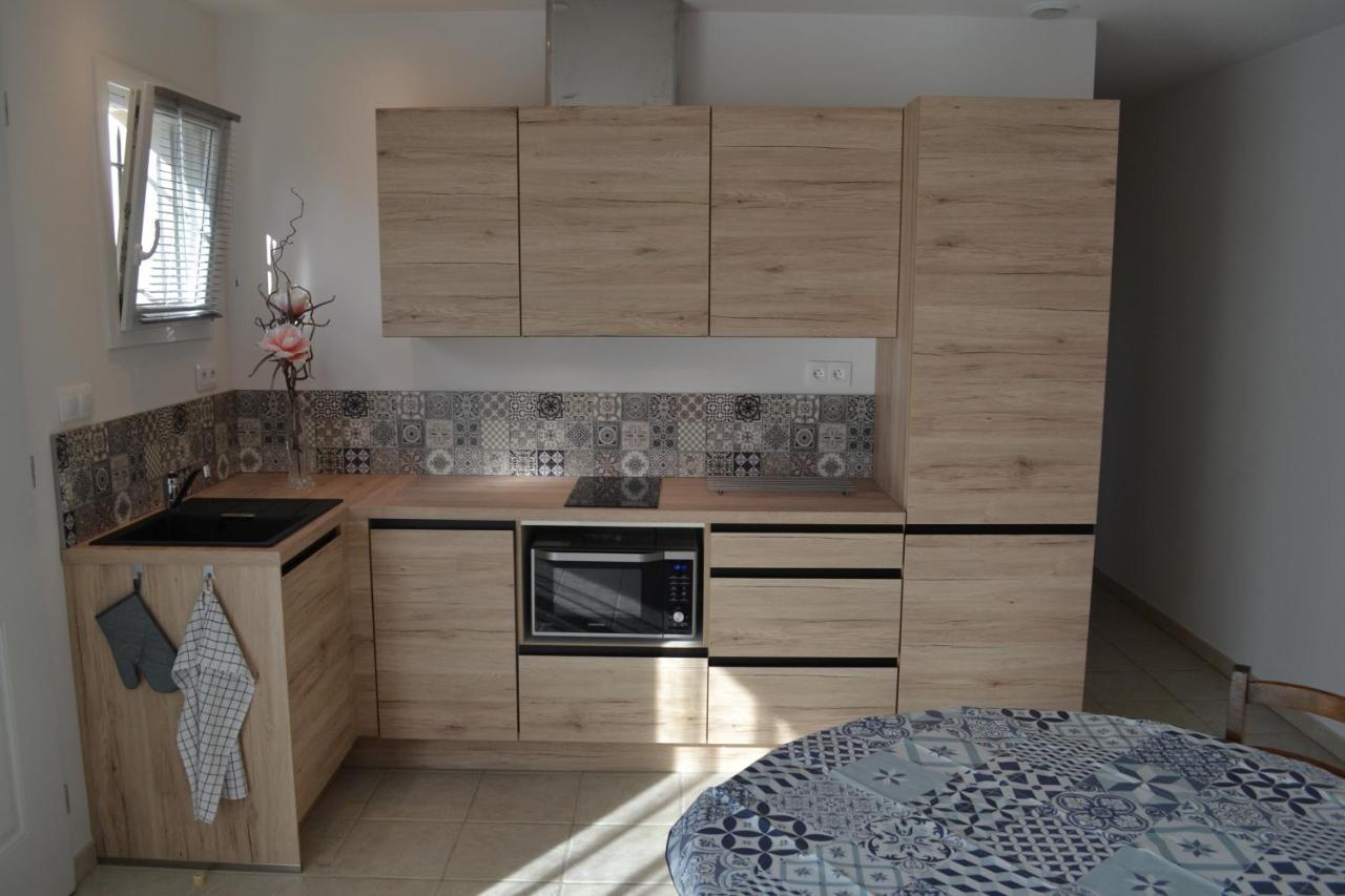 Joli Appartement Au Calme Entre Nimes Et Avignon Meynes Ngoại thất bức ảnh